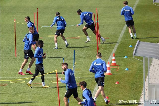 马卡：乌拉圭因世界杯成绩不佳被取消包机，并将评估贝尔萨的未来
